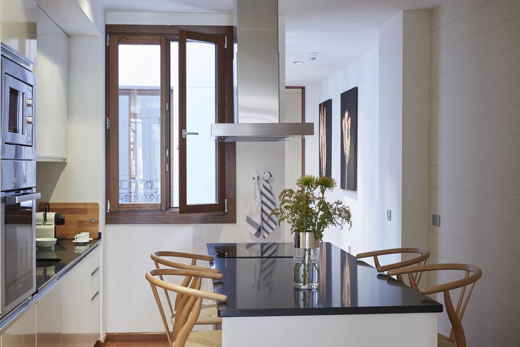 60 Balconies Design Apartment Мадрид Стая снимка
